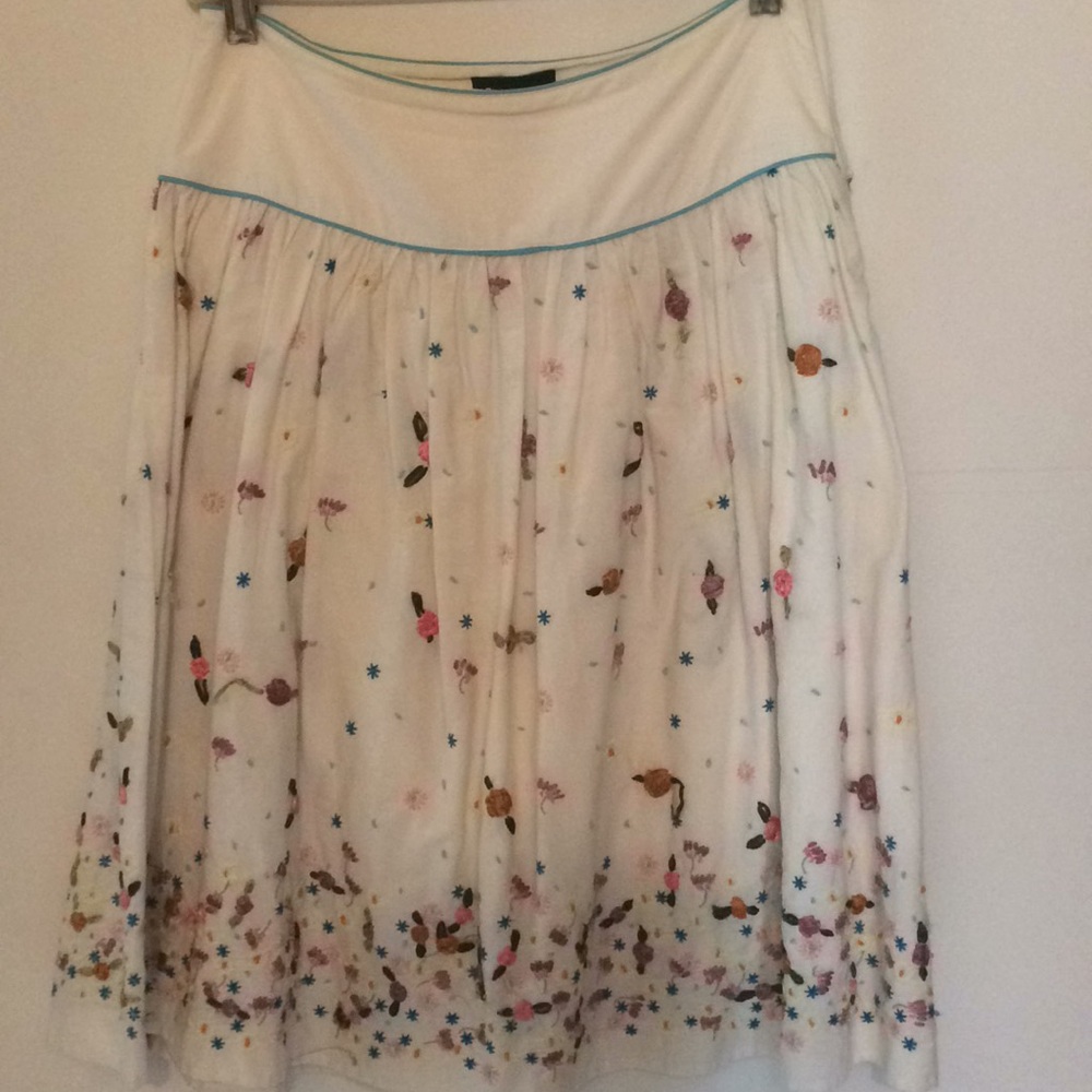 Very cute flower embroidered skirt!
